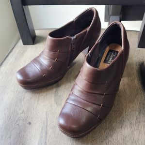 Clarks Artisan Booties Heels Mules Loafers ~ Dark Brown ~ 7-1/2M ~ RUNS SMALL!